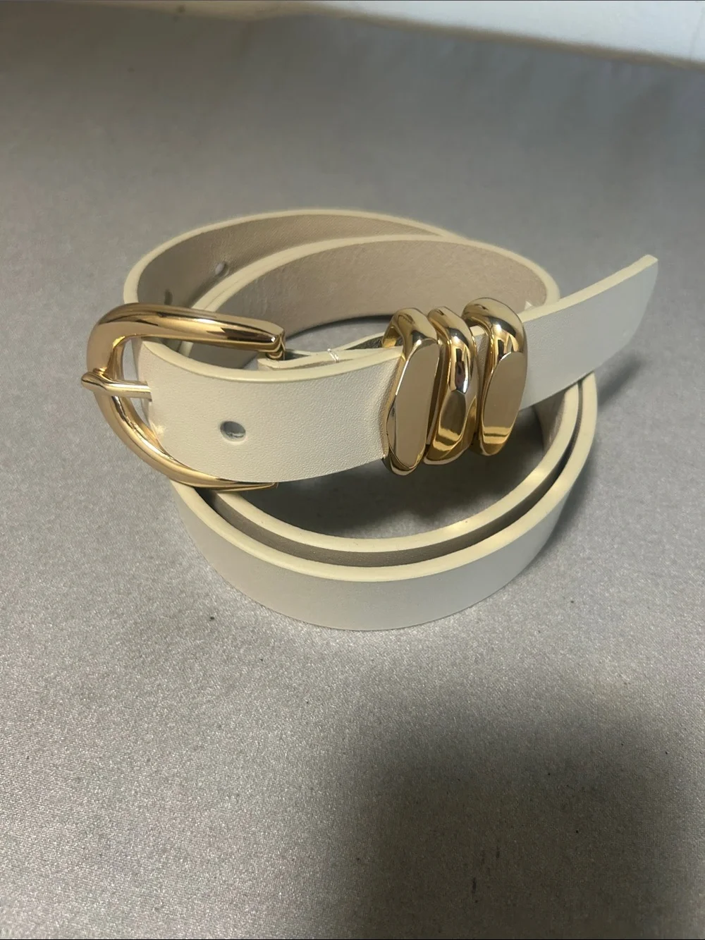 LOFT Cream Belt with Gold Buckle and Accent Rings